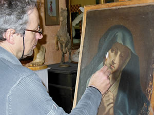 Atelier de restauration de tableau - Travail à la loupe - Alain Montoir